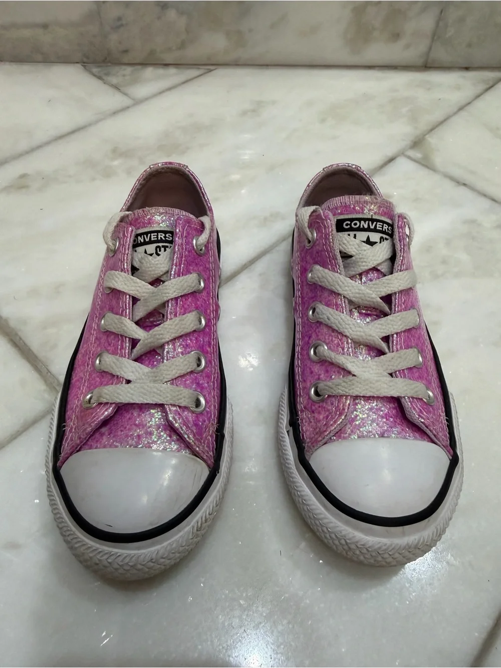 Size 11 Girls Converse Chuck Taylor All Star Coated Glitter Sneakers